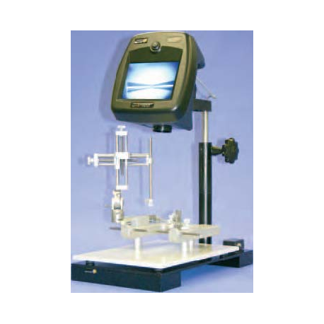 Sistema de video microscopio, permite una vision del sitio operatorio.